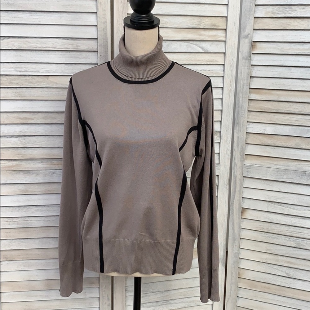 ⚡️3 for $20⚡️ Premise Studio Turtleneck Tan/Black